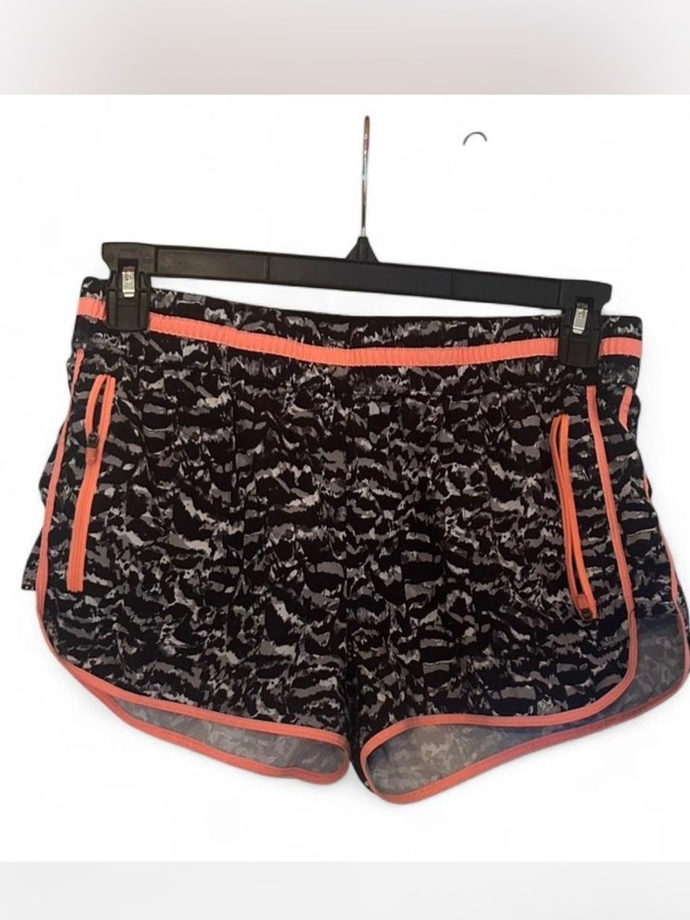 Fabletics Women’s Animal Print Athletic Shorts Black/Pink M Drawstring Elastic